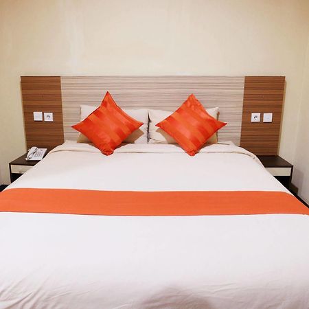 Agraha Andalas Hotel Макасар Екстериор снимка