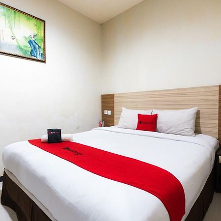 Agraha Andalas Hotel Макасар Екстериор снимка
