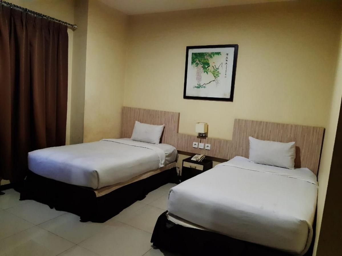 Agraha Andalas Hotel Макасар Екстериор снимка