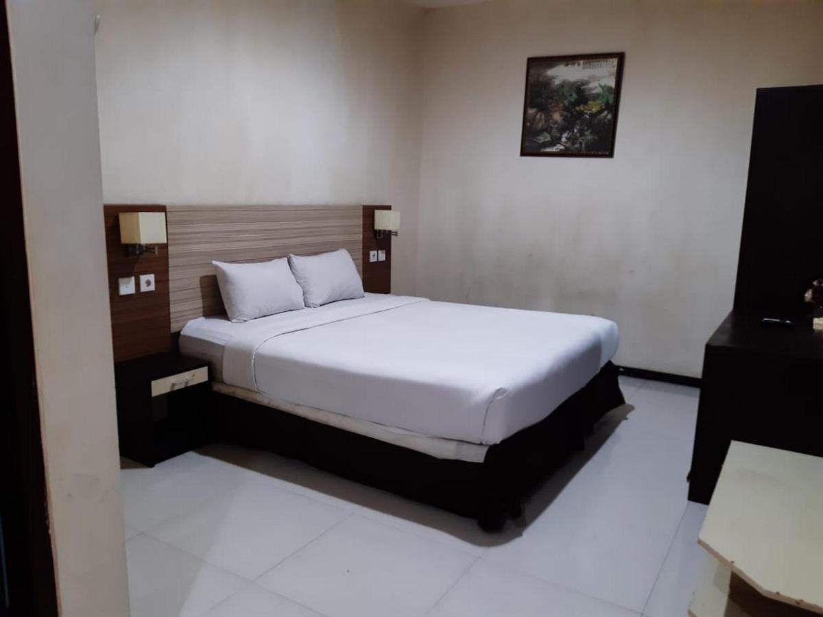 Agraha Andalas Hotel Макасар Екстериор снимка
