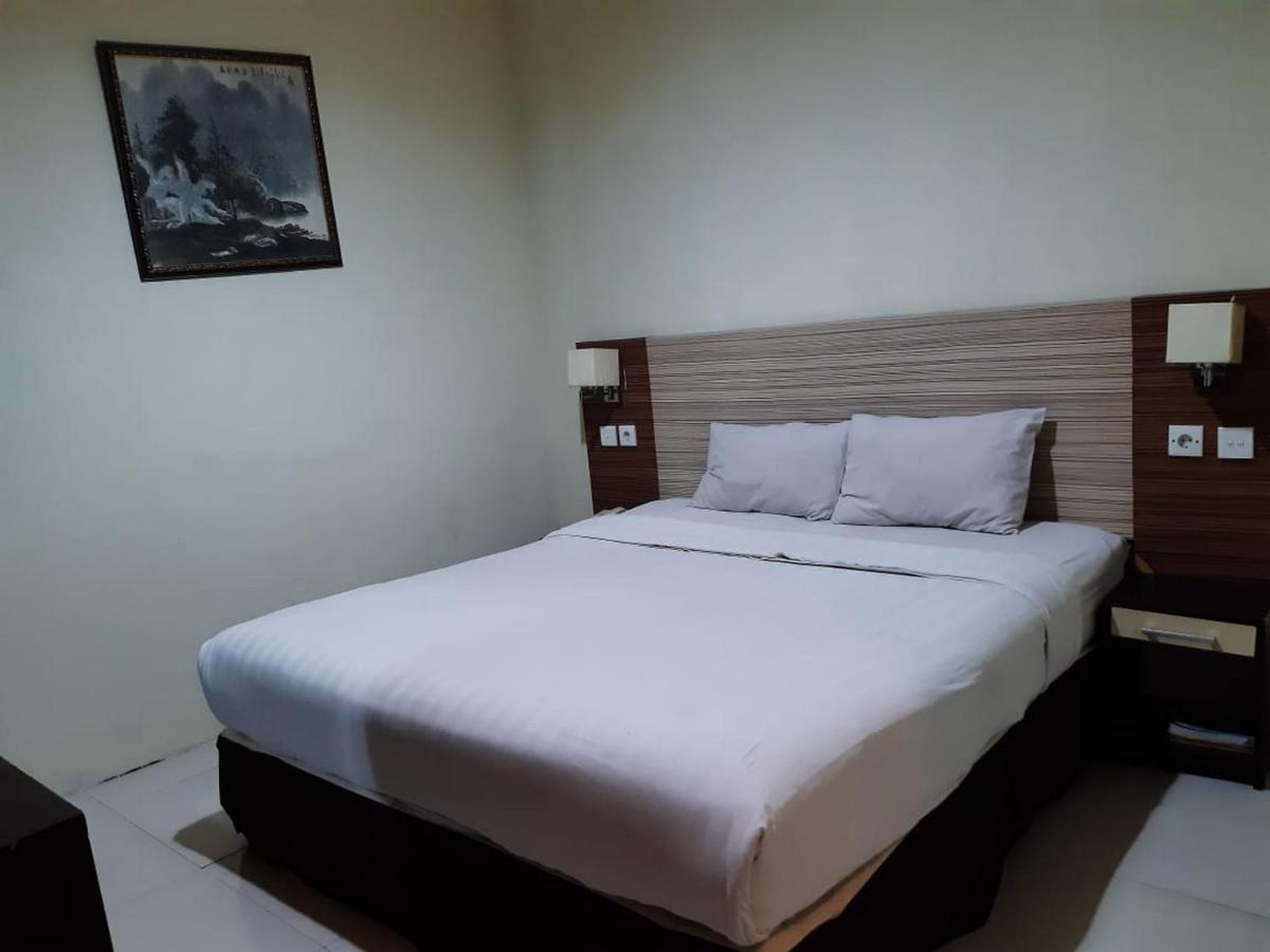 Agraha Andalas Hotel Макасар Екстериор снимка