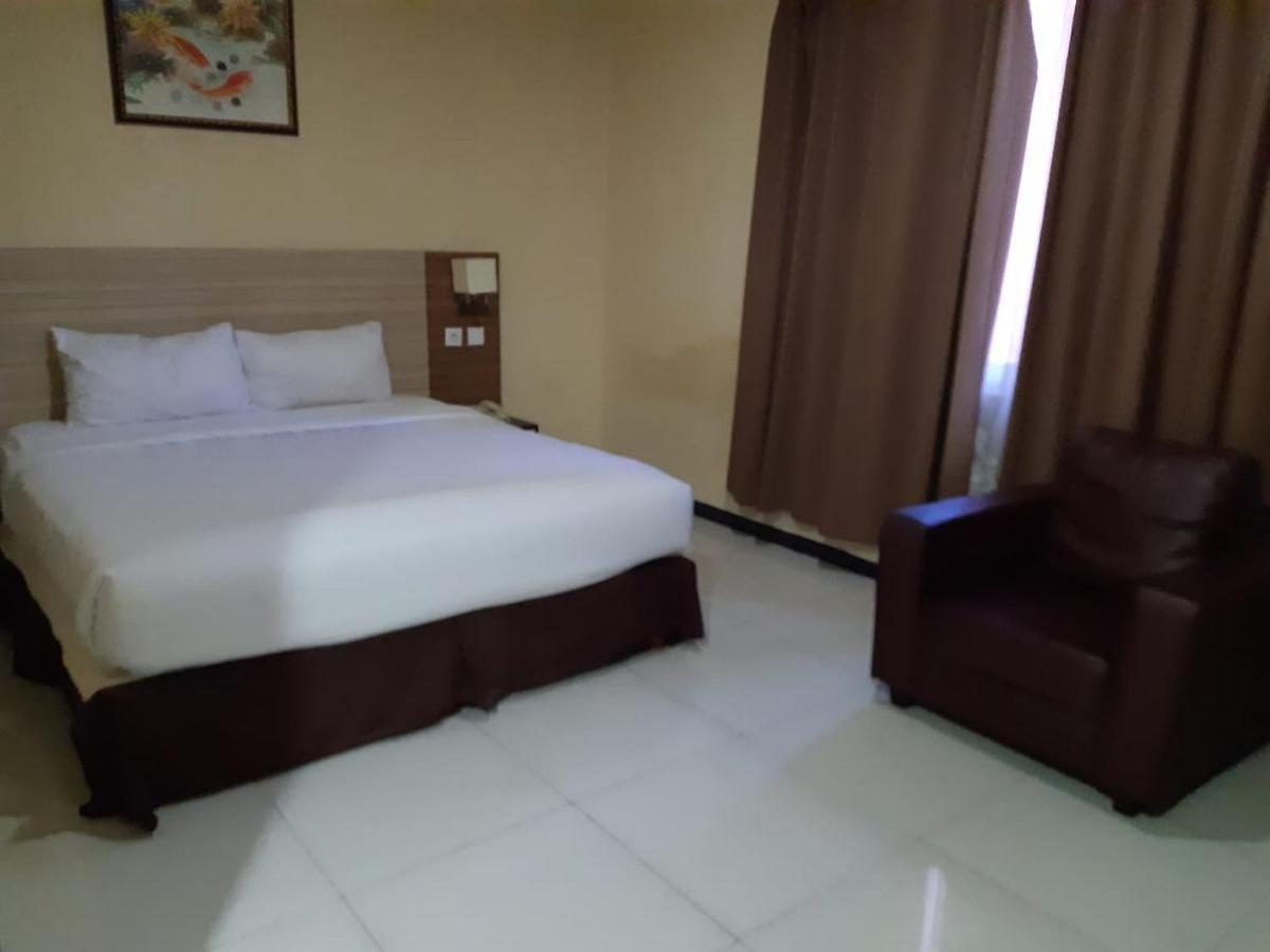 Agraha Andalas Hotel Макасар Екстериор снимка