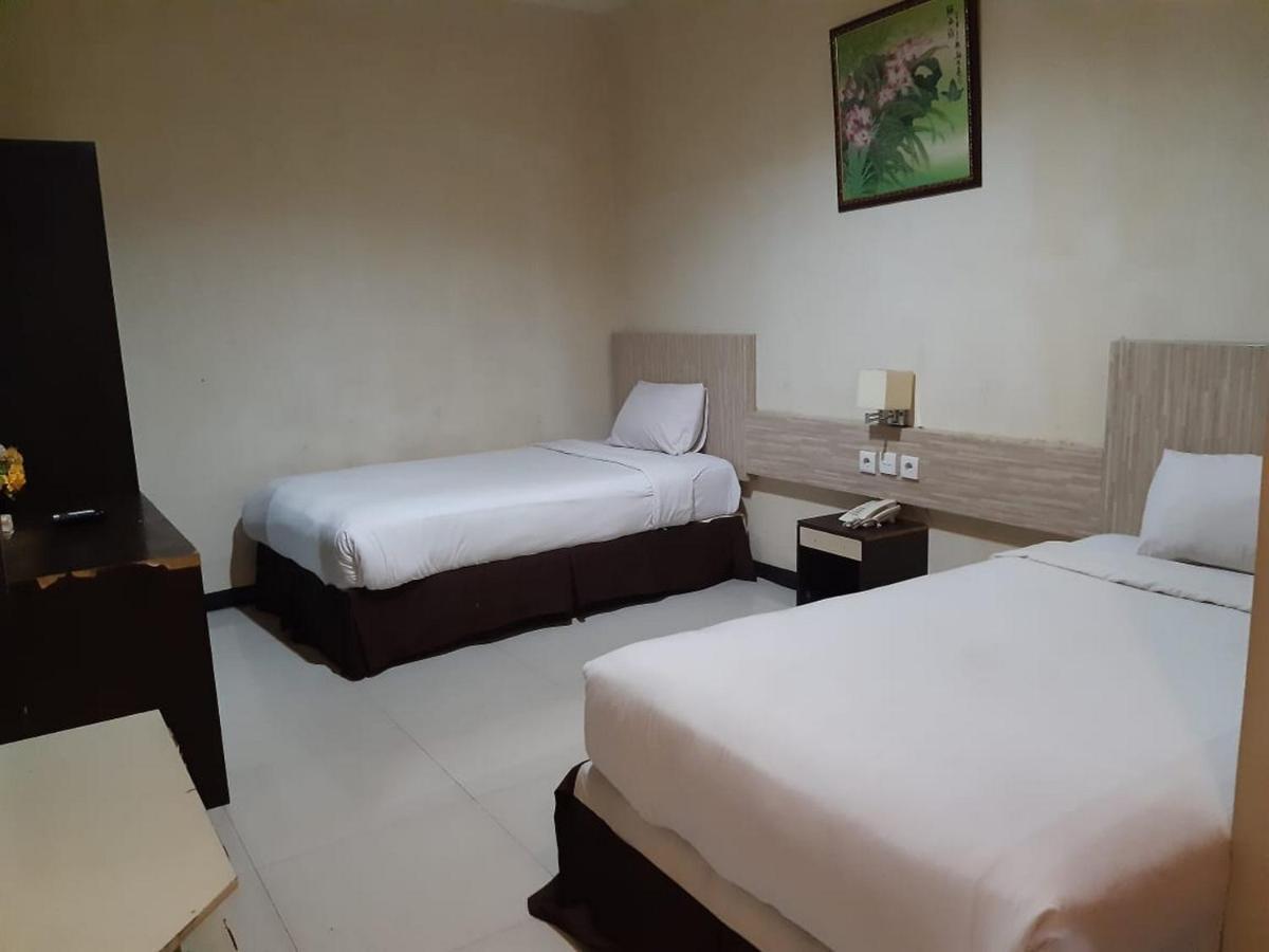 Agraha Andalas Hotel Макасар Екстериор снимка