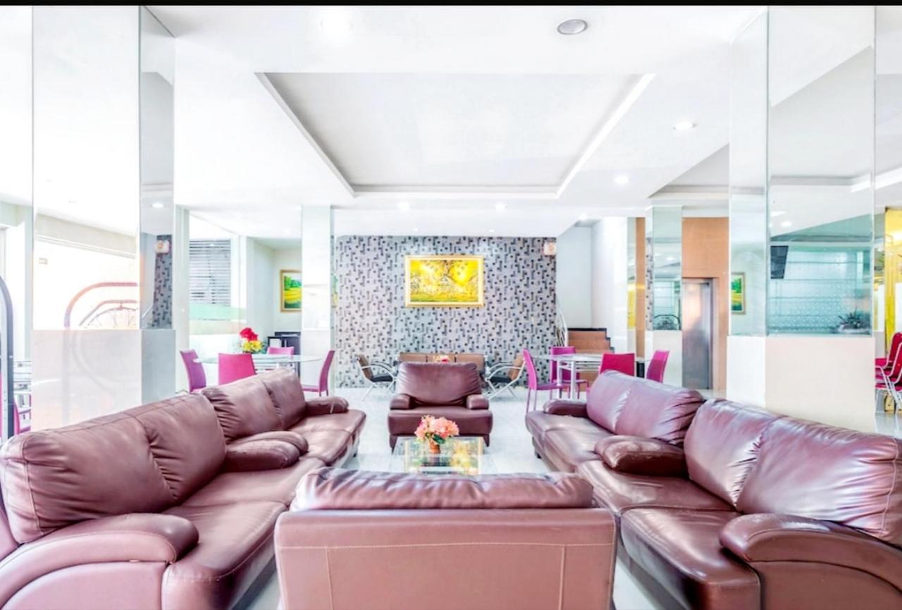 Agraha Andalas Hotel Макасар Екстериор снимка
