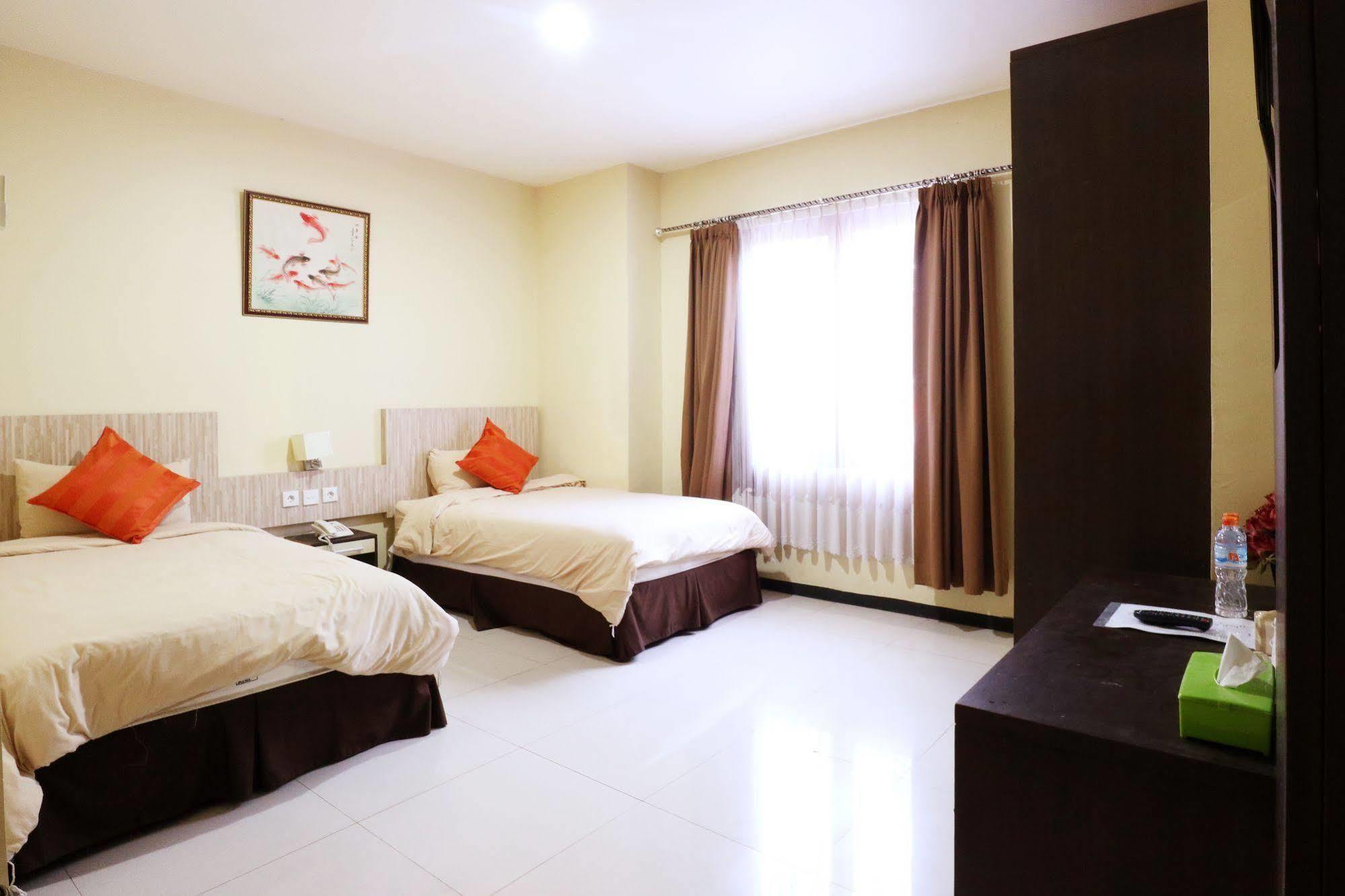 Agraha Andalas Hotel Макасар Екстериор снимка