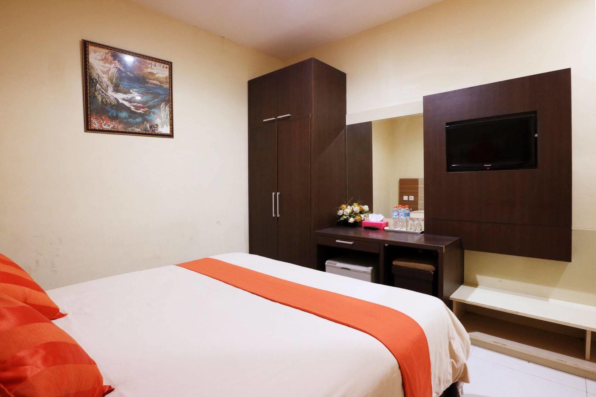 Agraha Andalas Hotel Макасар Екстериор снимка