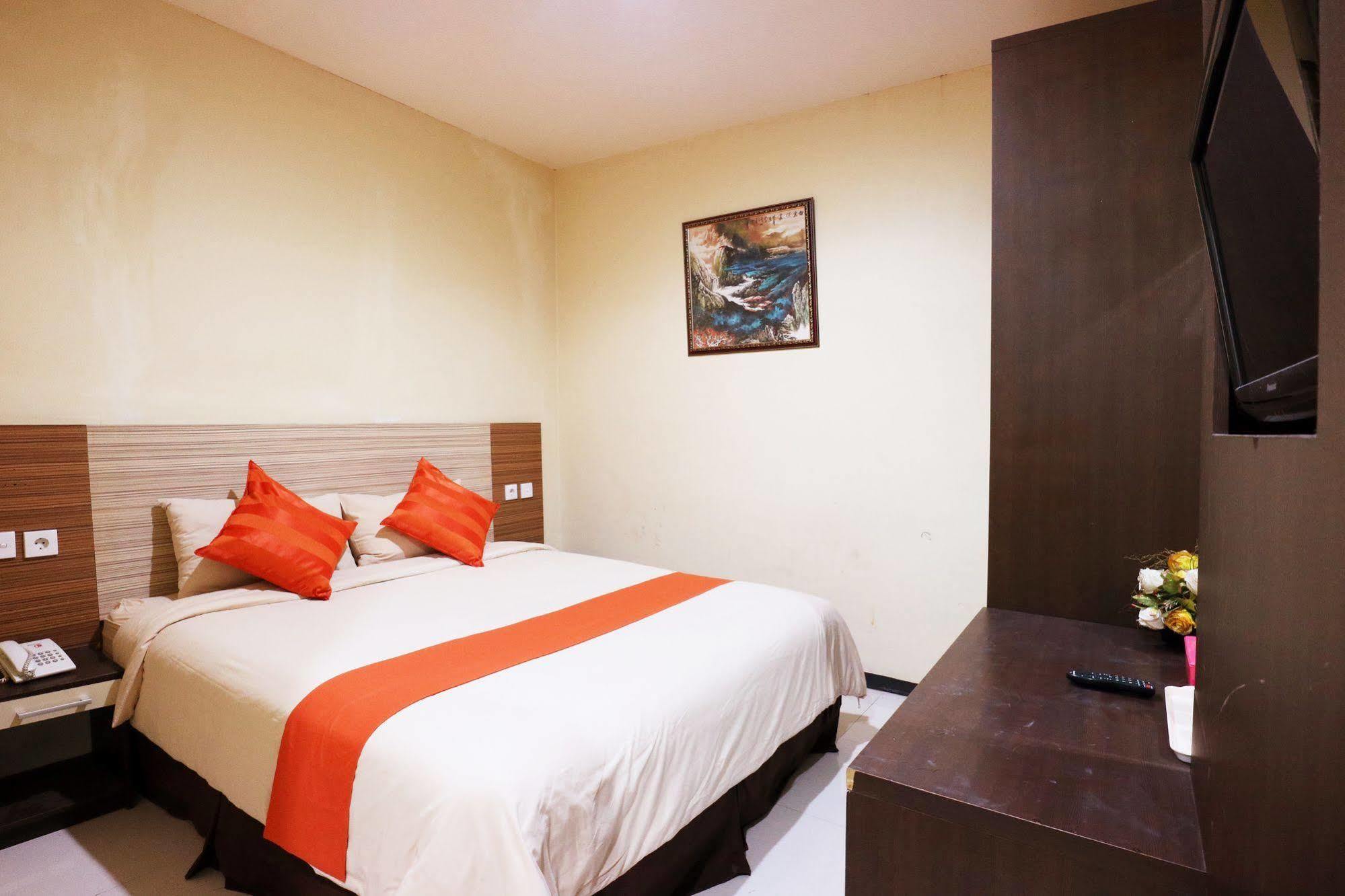 Agraha Andalas Hotel Макасар Екстериор снимка