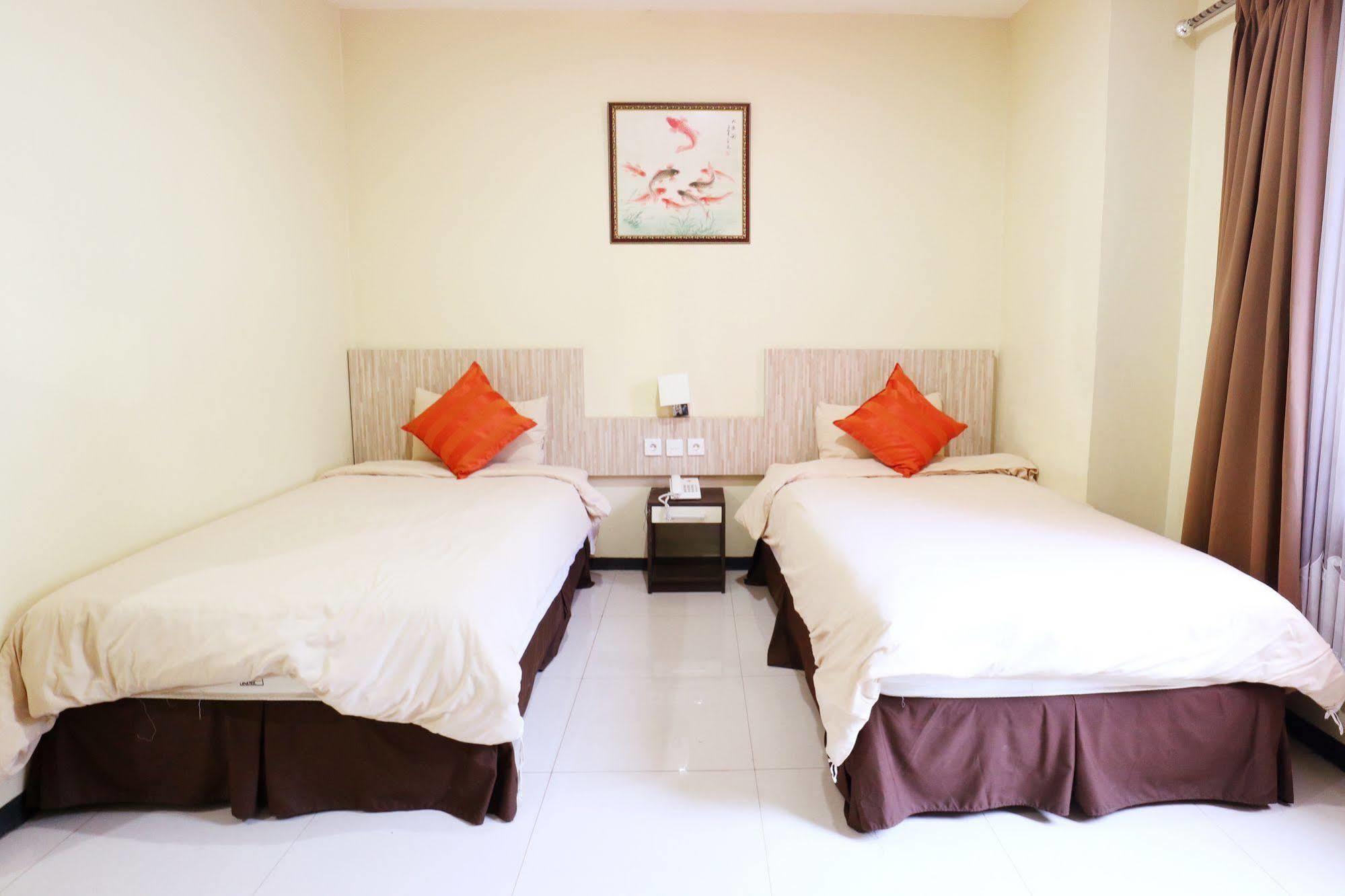 Agraha Andalas Hotel Макасар Екстериор снимка