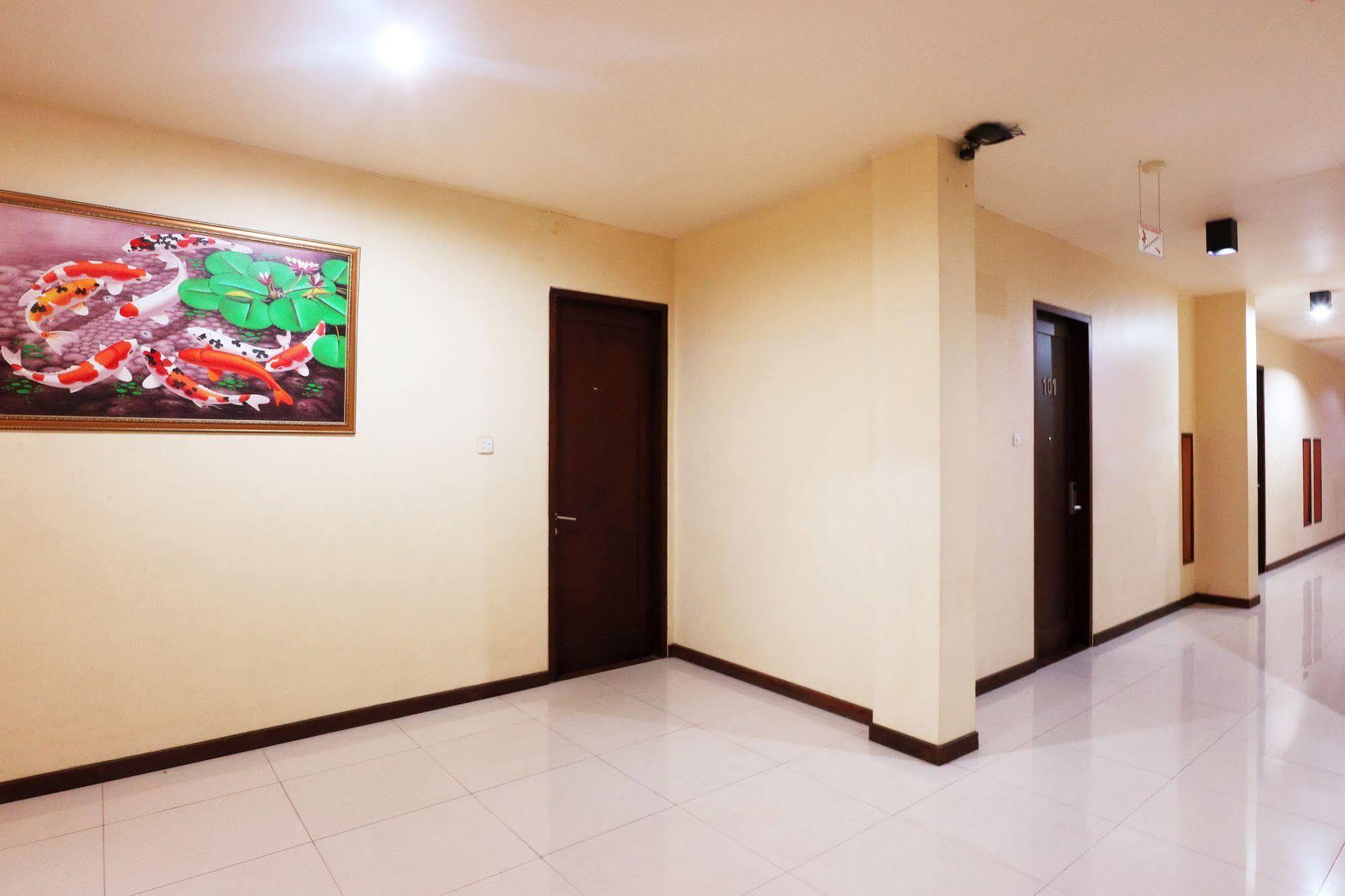 Agraha Andalas Hotel Макасар Екстериор снимка