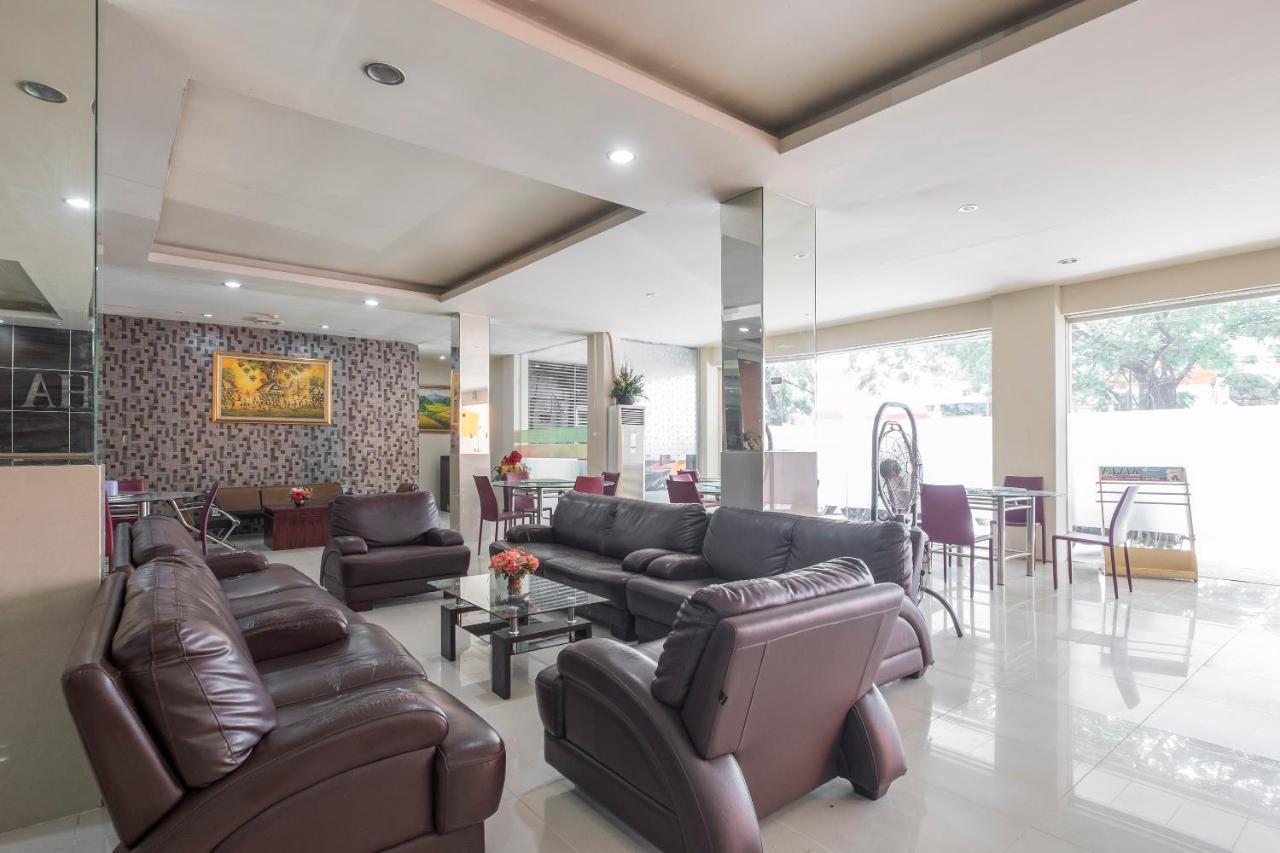 Agraha Andalas Hotel Макасар Екстериор снимка