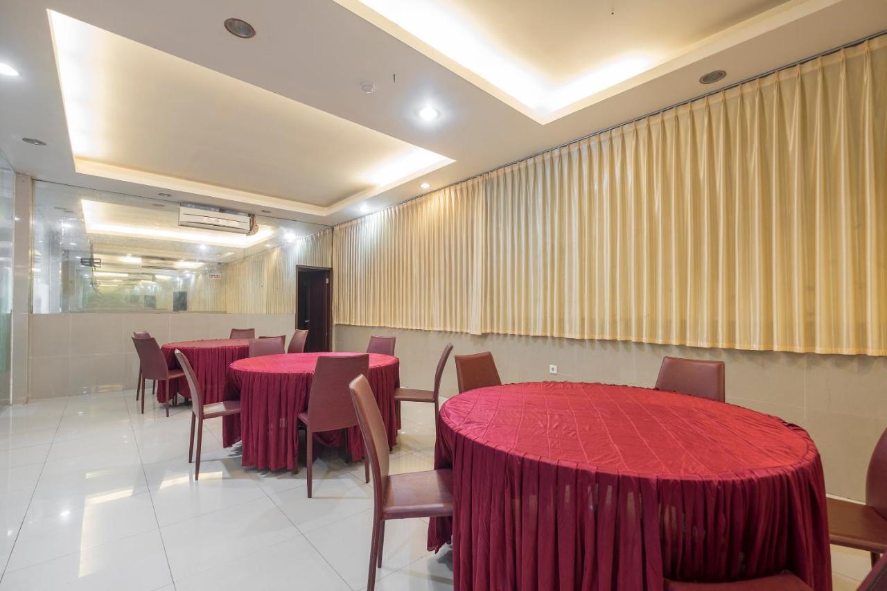 Agraha Andalas Hotel Макасар Екстериор снимка