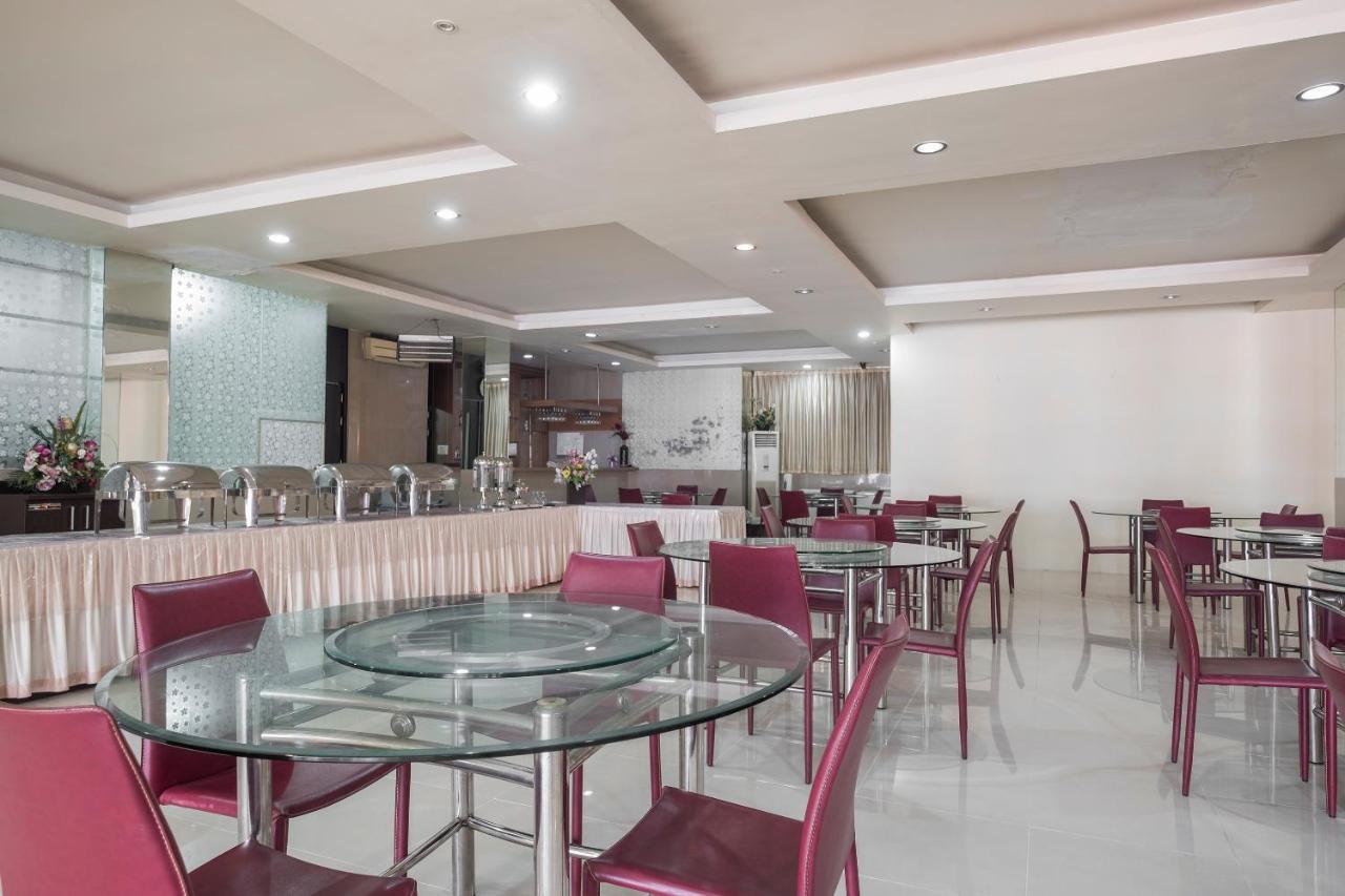 Agraha Andalas Hotel Макасар Екстериор снимка