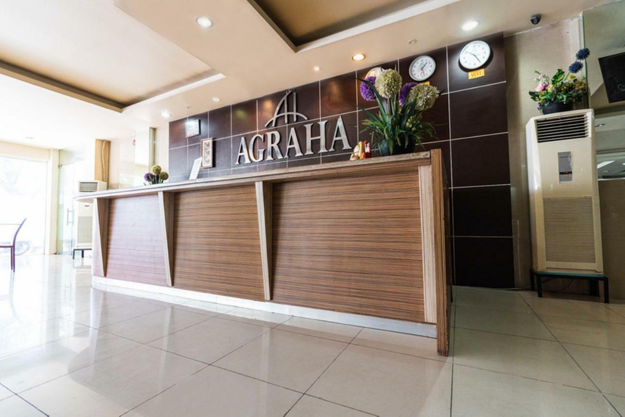 Agraha Andalas Hotel Макасар Екстериор снимка