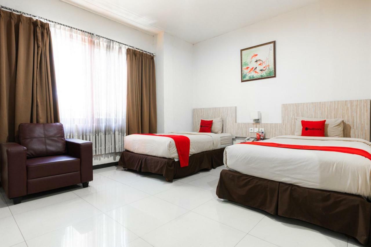 Agraha Andalas Hotel Макасар Екстериор снимка