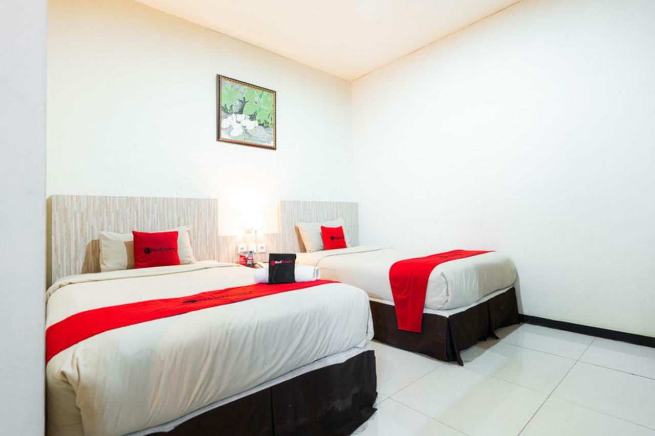 Agraha Andalas Hotel Макасар Екстериор снимка