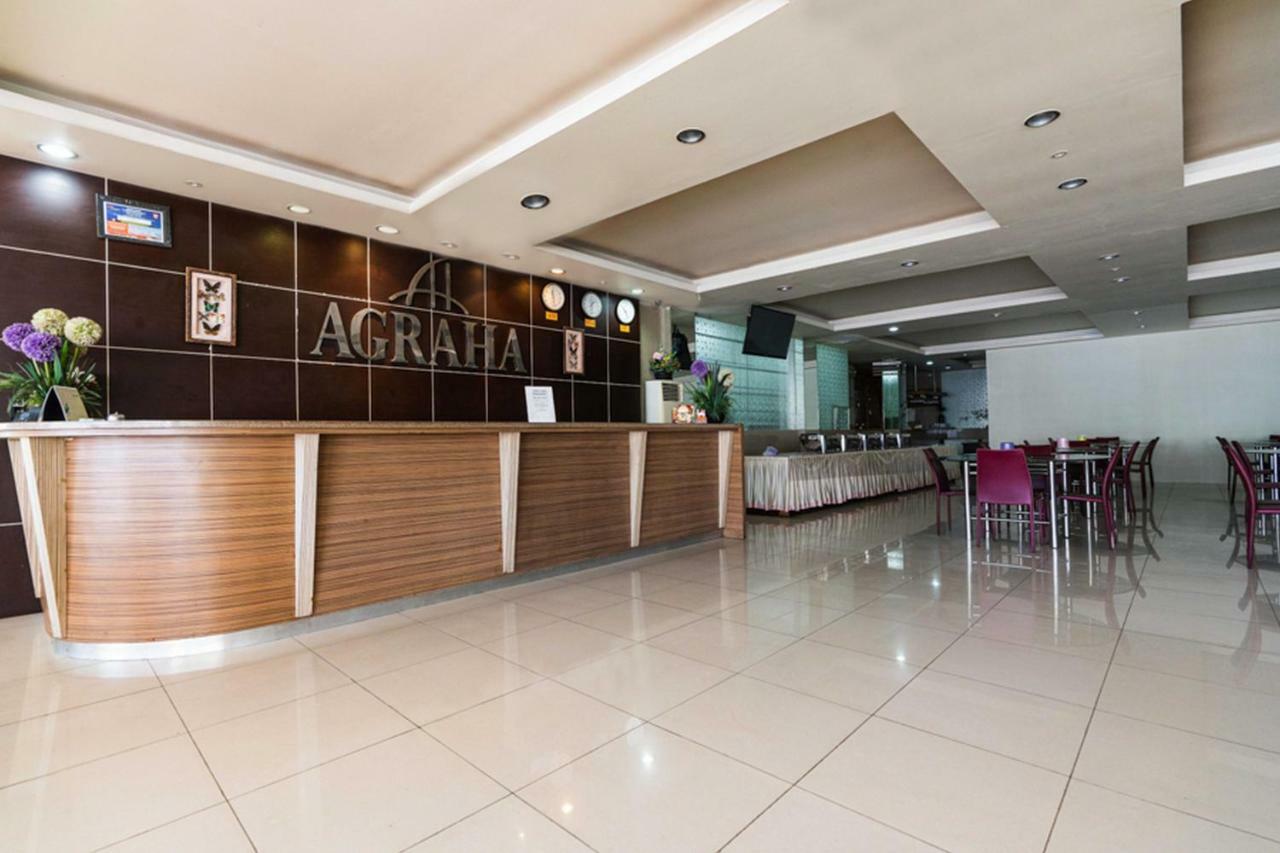 Agraha Andalas Hotel Макасар Екстериор снимка