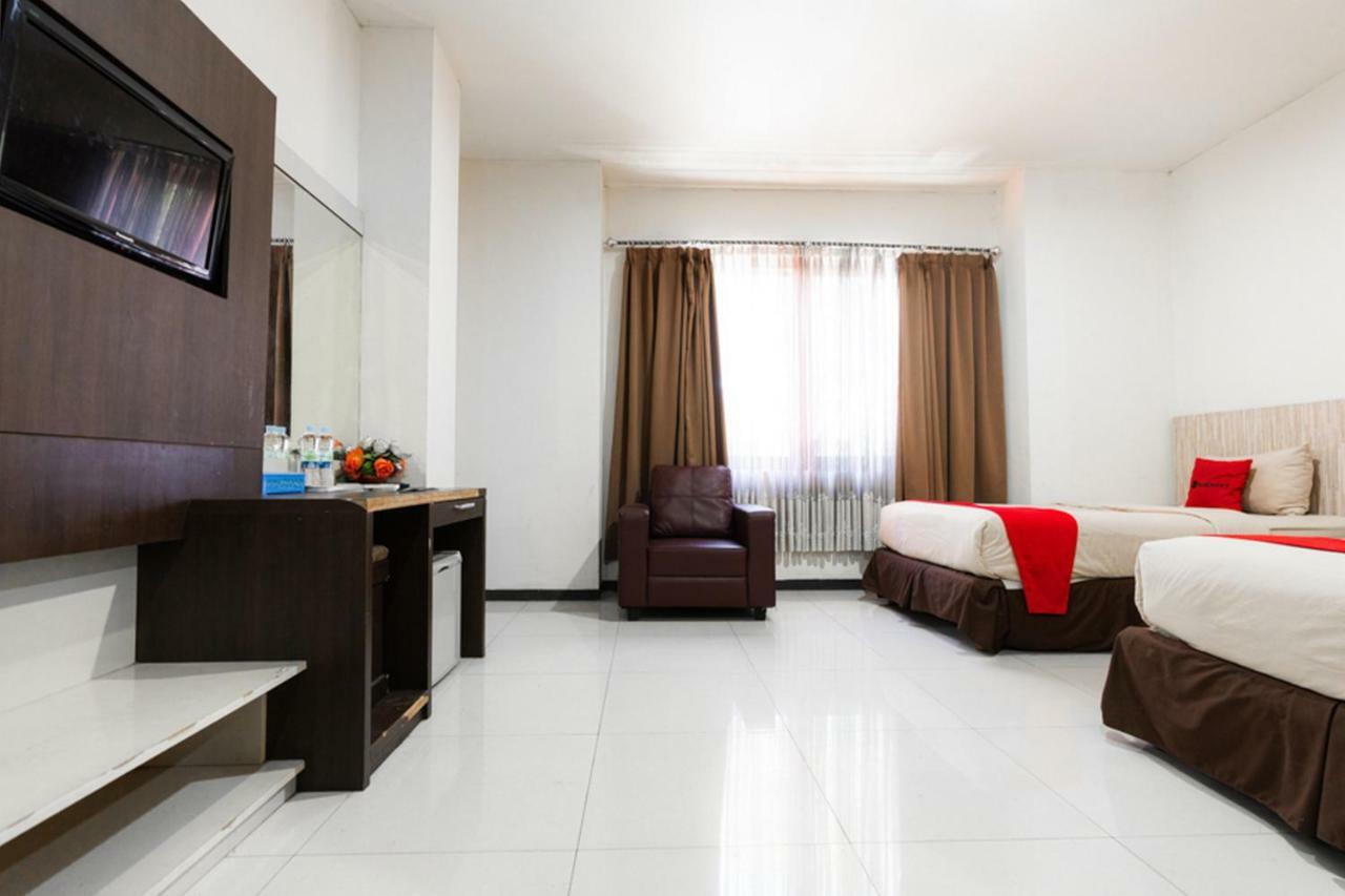 Agraha Andalas Hotel Макасар Екстериор снимка