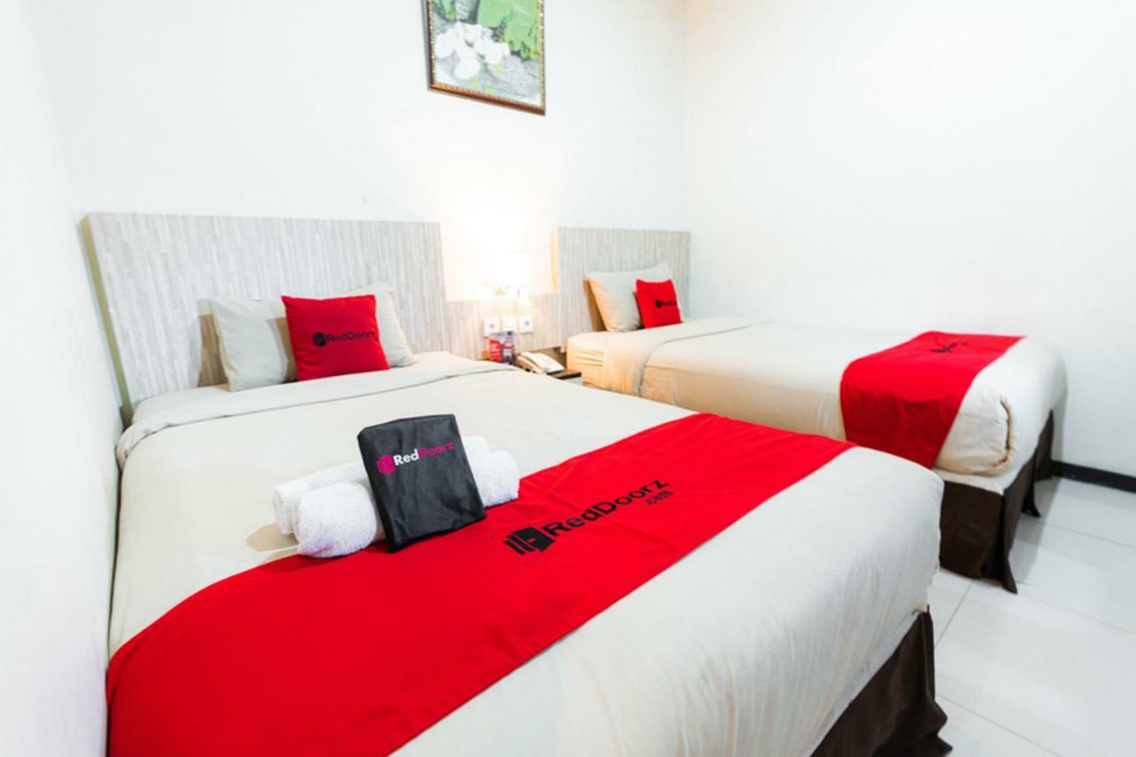 Agraha Andalas Hotel Макасар Екстериор снимка