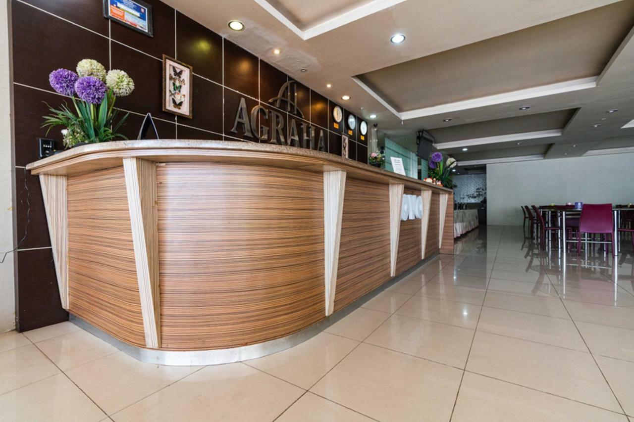 Agraha Andalas Hotel Макасар Екстериор снимка