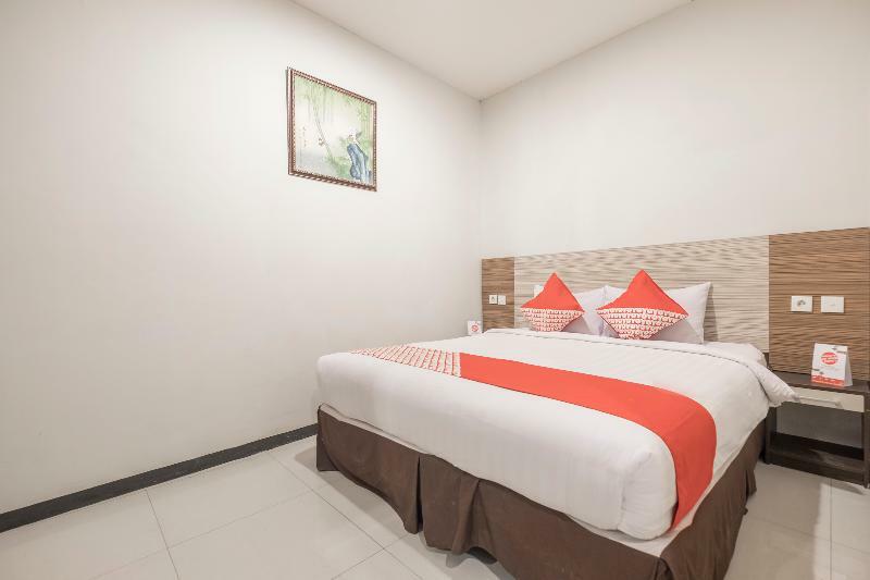 Agraha Andalas Hotel Макасар Екстериор снимка