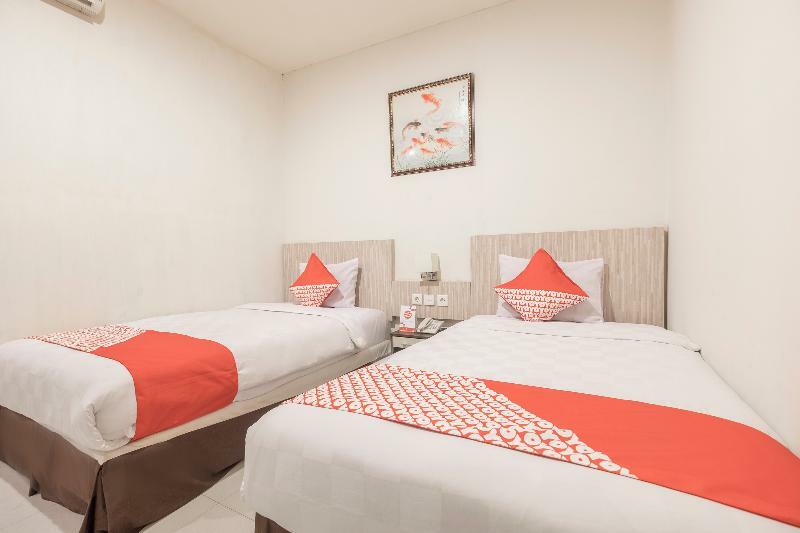 Agraha Andalas Hotel Макасар Екстериор снимка