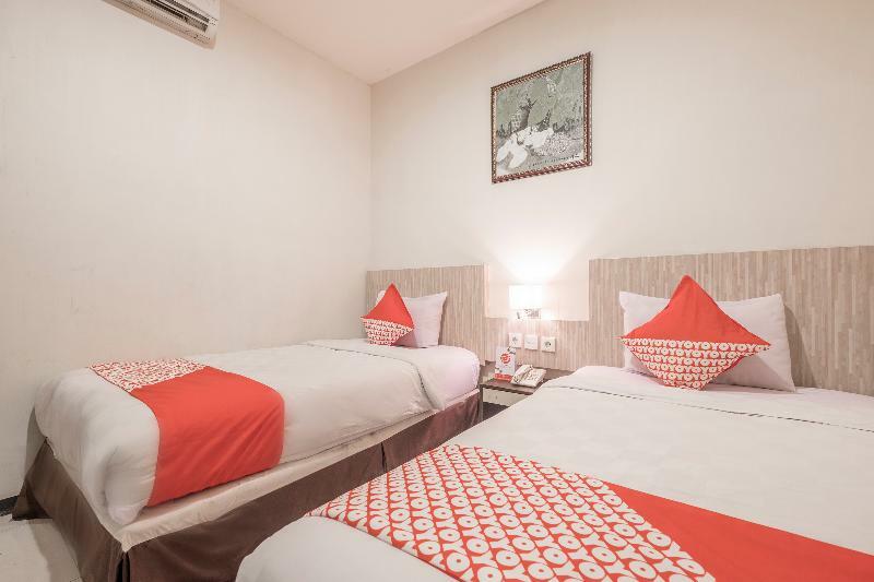 Agraha Andalas Hotel Макасар Екстериор снимка